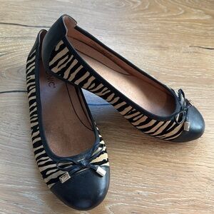 VIONIC Minna Ballet Flat Tiger shoes Women’s 8W Round toe Bows leather comfort